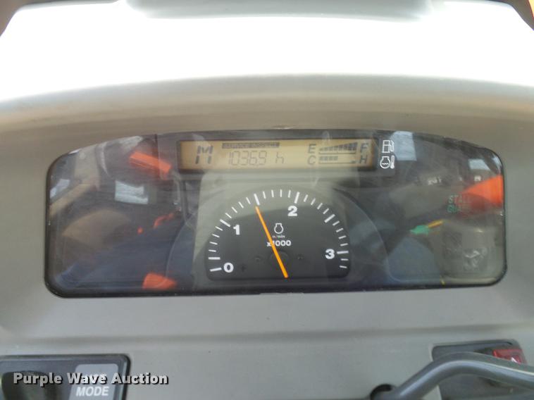 image for item DD1480 2011 Kubota L3240HSTC MFWD tractor