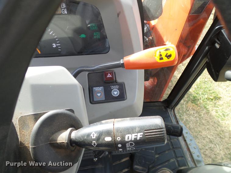 image for item DD1480 2011 Kubota L3240HSTC MFWD tractor