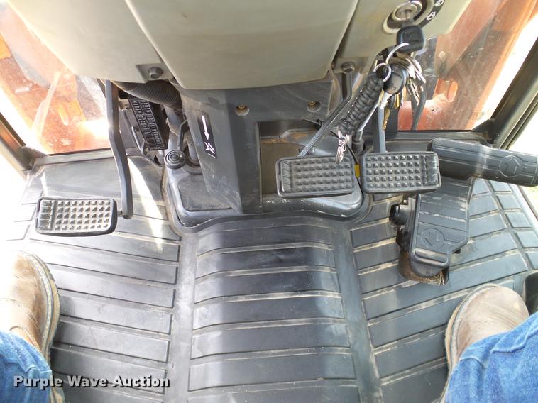 image for item DD1480 2011 Kubota L3240HSTC MFWD tractor