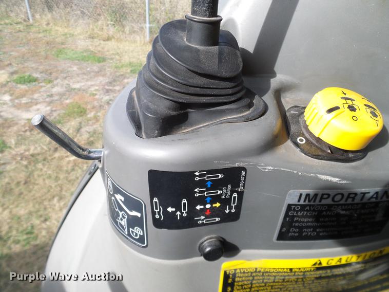 image for item DD1480 2011 Kubota L3240HSTC MFWD tractor