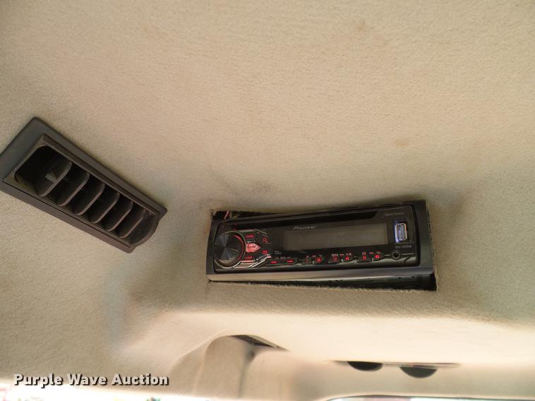 image for item DD1480 2011 Kubota L3240HSTC MFWD tractor