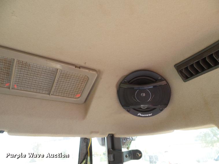 image for item DD1480 2011 Kubota L3240HSTC MFWD tractor