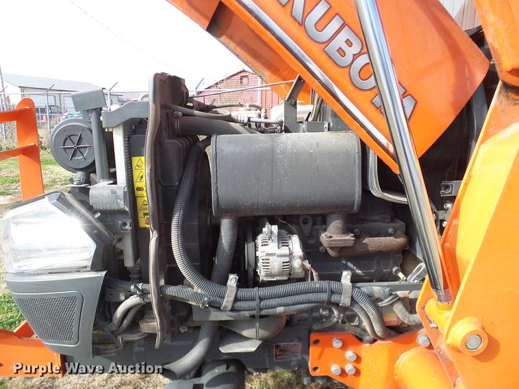 image for item DD1480 2011 Kubota L3240HSTC MFWD tractor