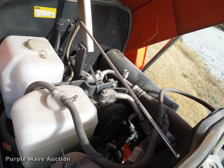 image for item DD1480 2011 Kubota L3240HSTC MFWD tractor