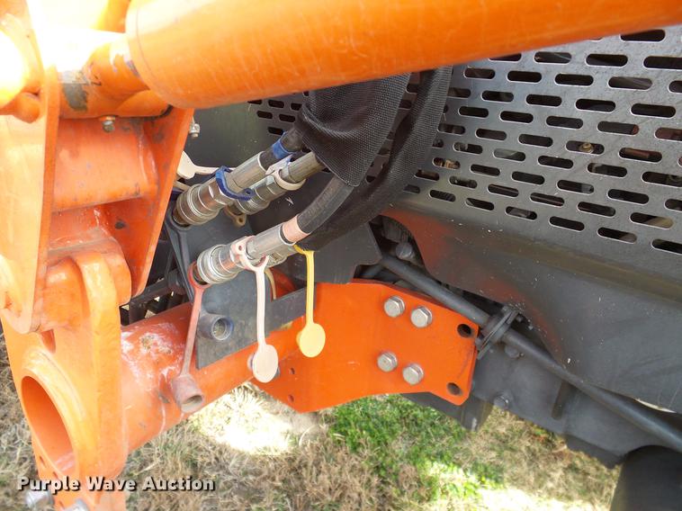 image for item DD1480 2011 Kubota L3240HSTC MFWD tractor