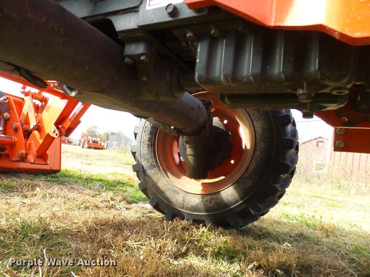 image for item DD1480 2011 Kubota L3240HSTC MFWD tractor