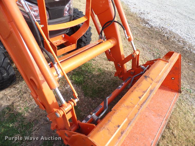 image for item DD1480 2011 Kubota L3240HSTC MFWD tractor