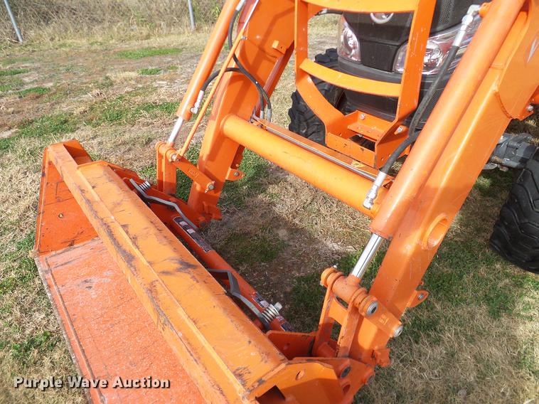 image for item DD1480 2011 Kubota L3240HSTC MFWD tractor