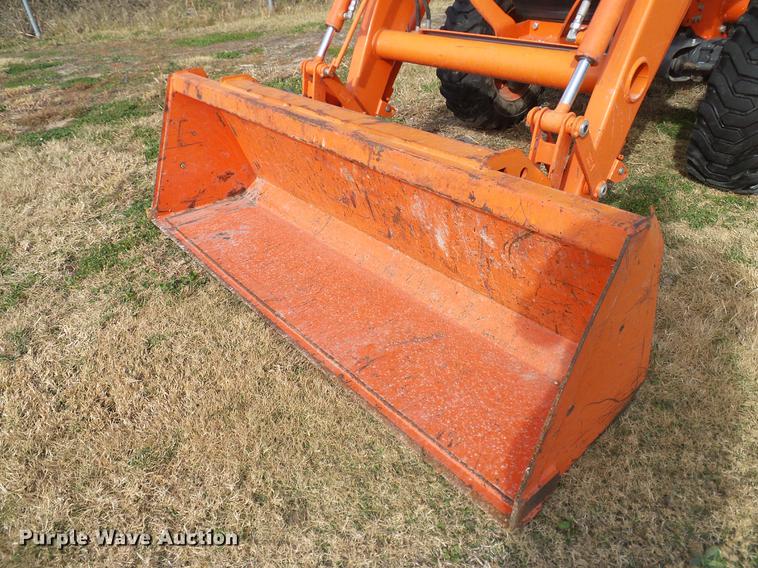 image for item DD1480 2011 Kubota L3240HSTC MFWD tractor