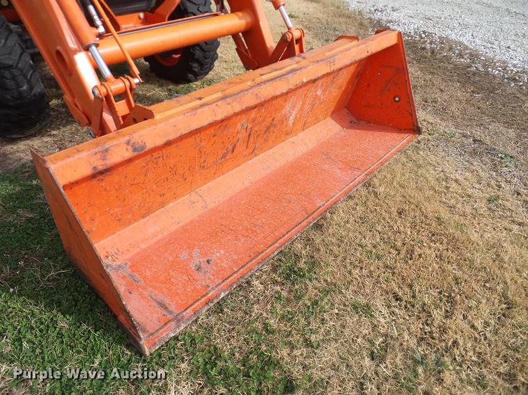 image for item DD1480 2011 Kubota L3240HSTC MFWD tractor