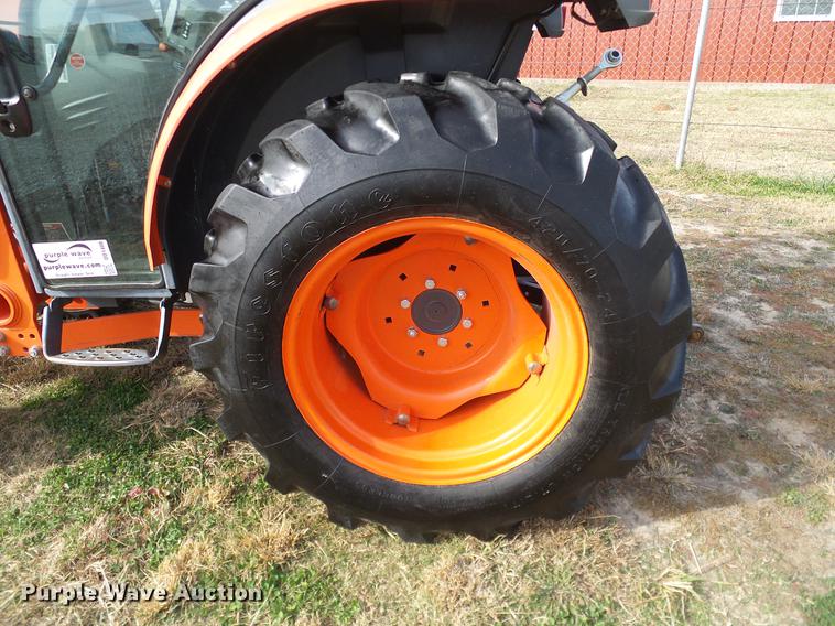 image for item DD1480 2011 Kubota L3240HSTC MFWD tractor