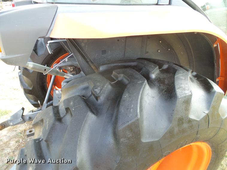 image for item DD1480 2011 Kubota L3240HSTC MFWD tractor