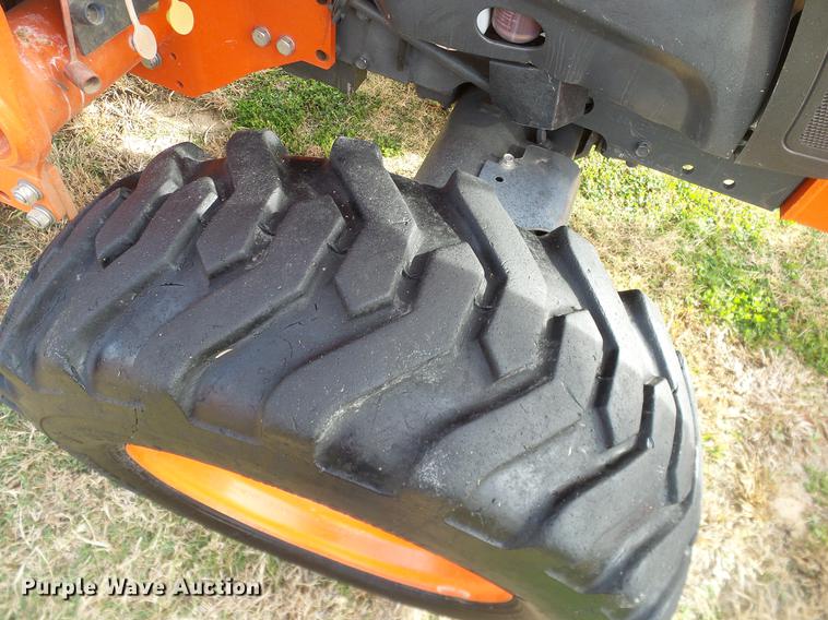 image for item DD1480 2011 Kubota L3240HSTC MFWD tractor