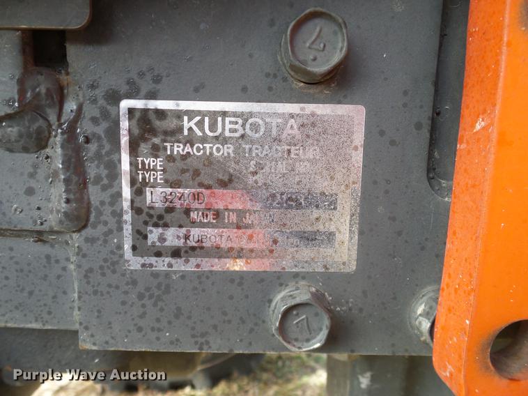 image for item DD1480 2011 Kubota L3240HSTC MFWD tractor
