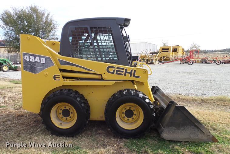 image for item DD1481 2005 Gehl 4840E skid steer