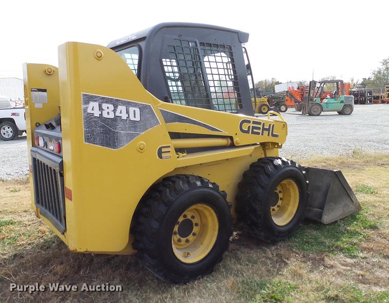 image for item DD1481 2005 Gehl 4840E skid steer