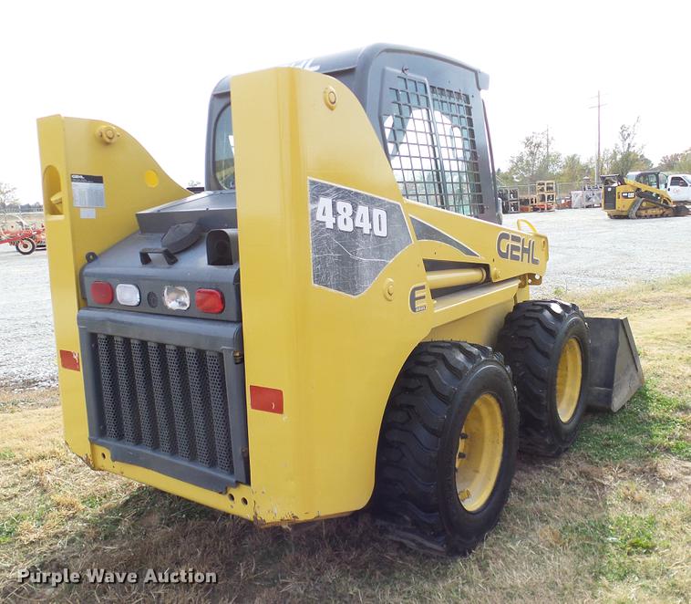 image for item DD1481 2005 Gehl 4840E skid steer