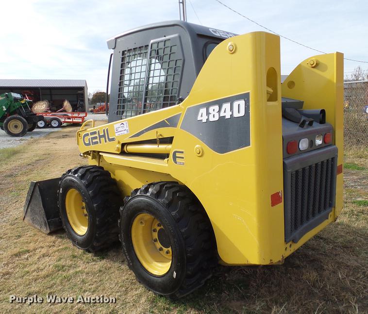 image for item DD1481 2005 Gehl 4840E skid steer