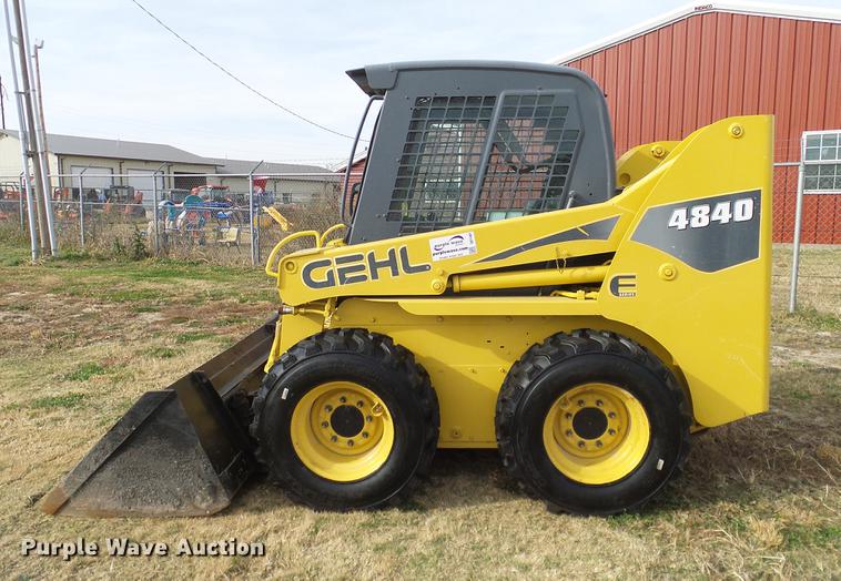 image for item DD1481 2005 Gehl 4840E skid steer