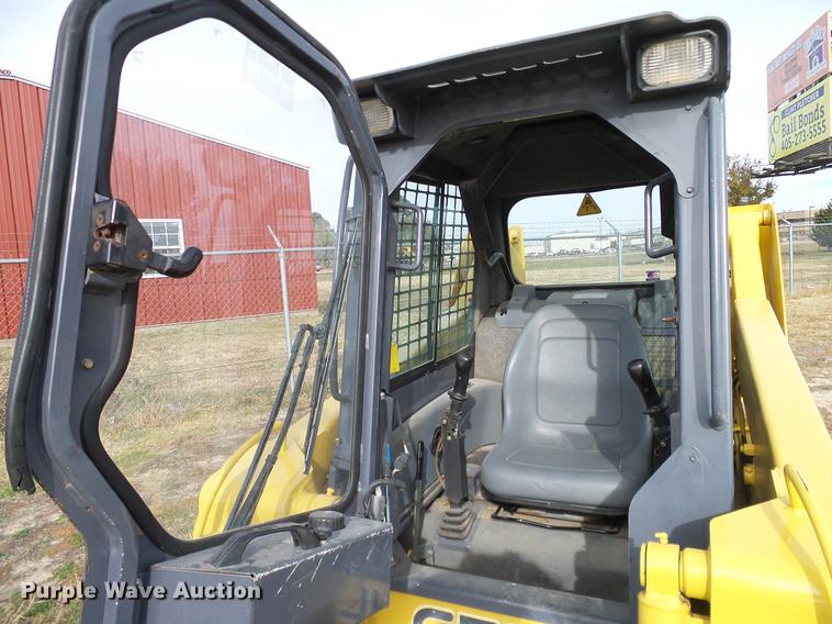 image for item DD1481 2005 Gehl 4840E skid steer