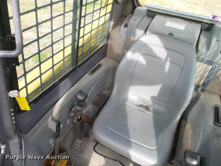 image for item DD1481 2005 Gehl 4840E skid steer