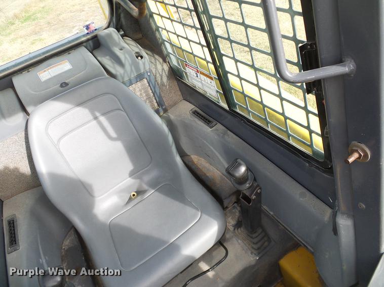 image for item DD1481 2005 Gehl 4840E skid steer