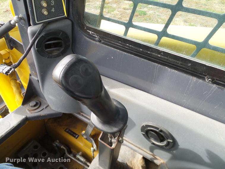 image for item DD1481 2005 Gehl 4840E skid steer