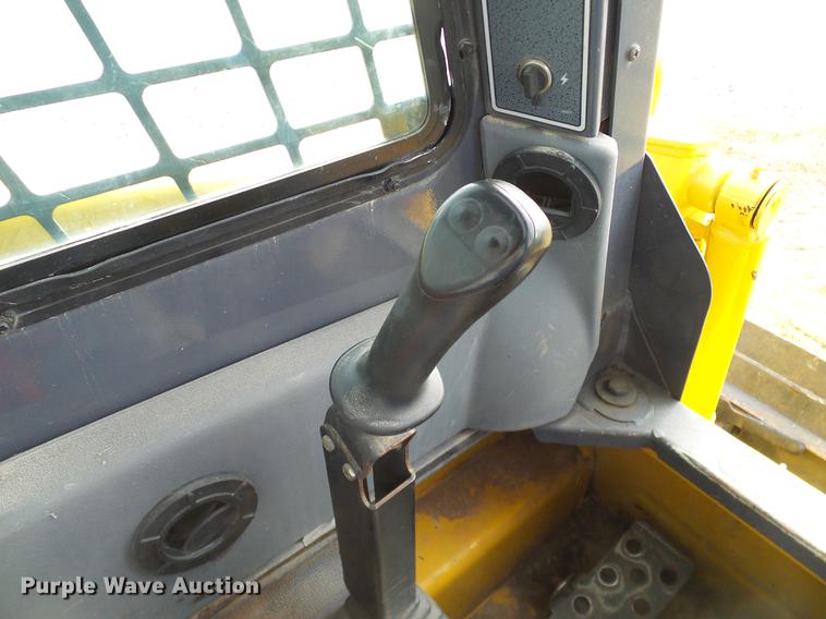 image for item DD1481 2005 Gehl 4840E skid steer