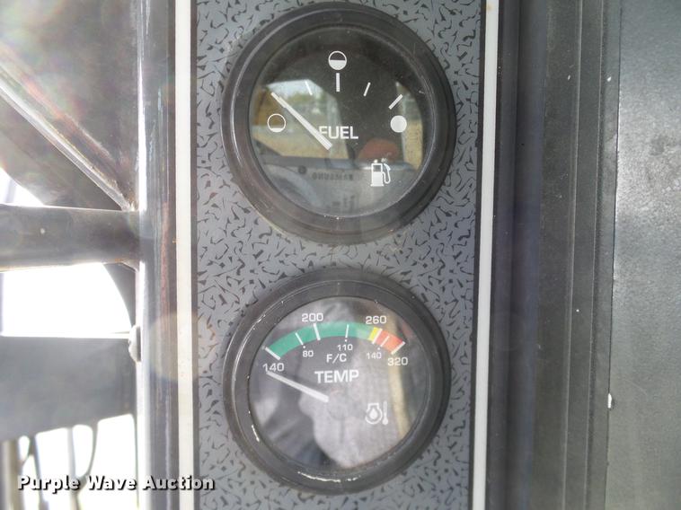 image for item DD1481 2005 Gehl 4840E skid steer