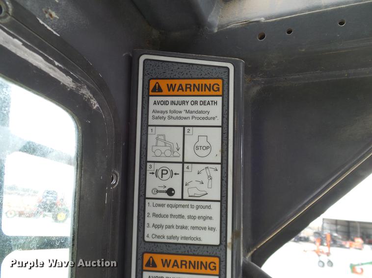 image for item DD1481 2005 Gehl 4840E skid steer