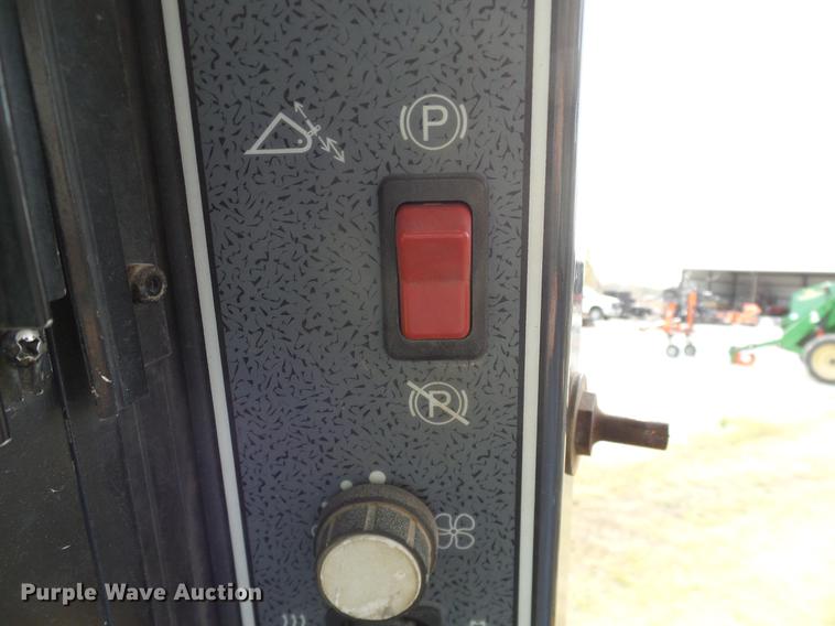 image for item DD1481 2005 Gehl 4840E skid steer