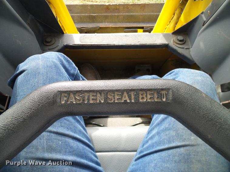 image for item DD1481 2005 Gehl 4840E skid steer