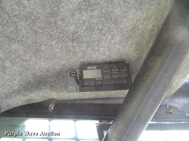 image for item DD1481 2005 Gehl 4840E skid steer