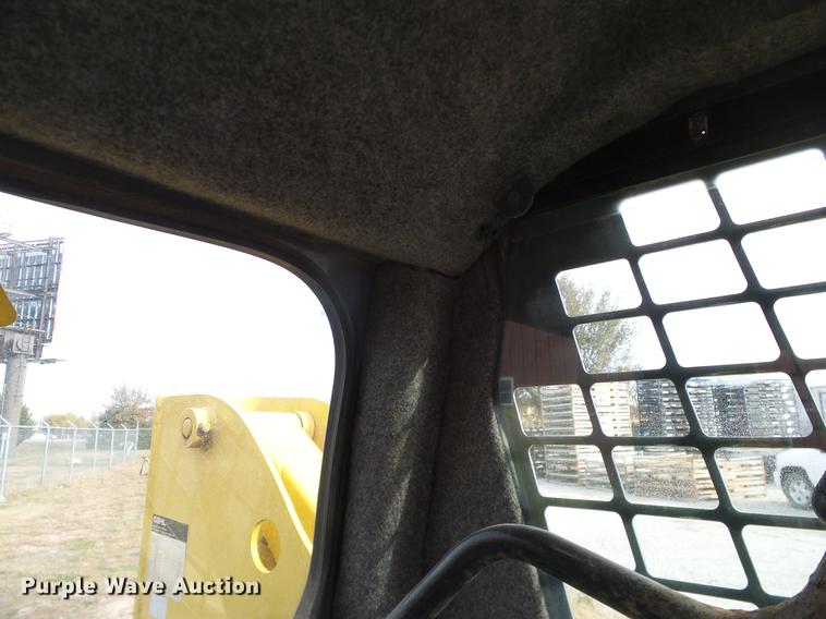 image for item DD1481 2005 Gehl 4840E skid steer