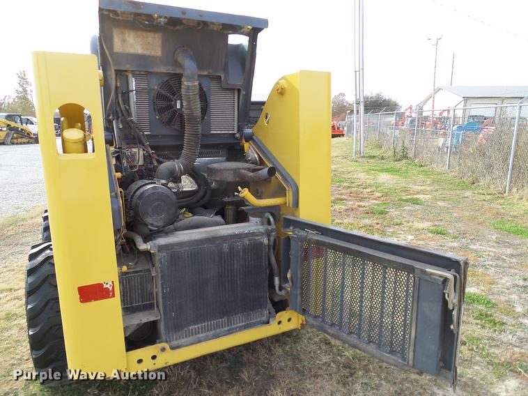 image for item DD1481 2005 Gehl 4840E skid steer