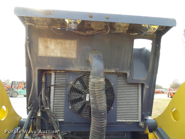 image for item DD1481 2005 Gehl 4840E skid steer