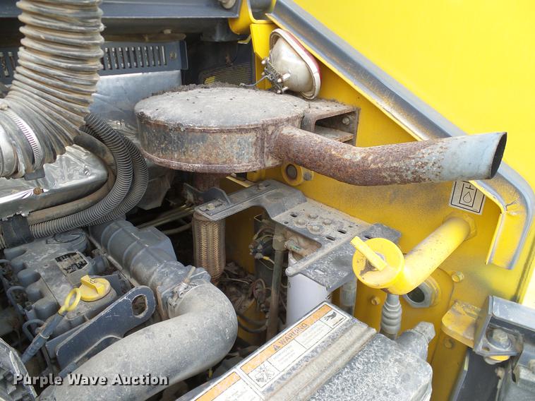 image for item DD1481 2005 Gehl 4840E skid steer