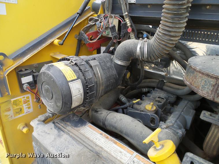 image for item DD1481 2005 Gehl 4840E skid steer