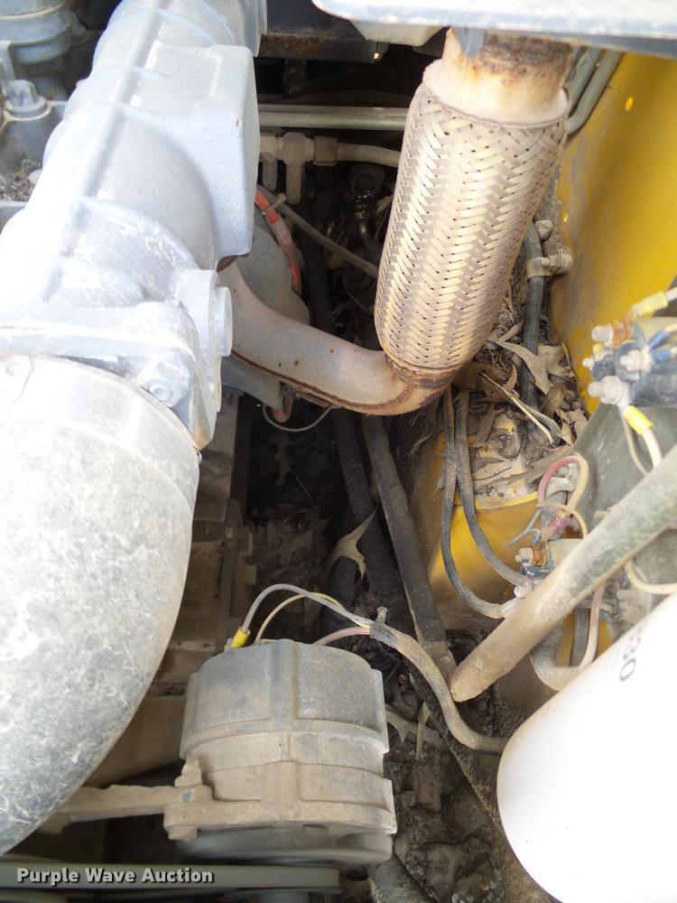 image for item DD1481 2005 Gehl 4840E skid steer