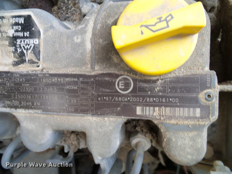 image for item DD1481 2005 Gehl 4840E skid steer