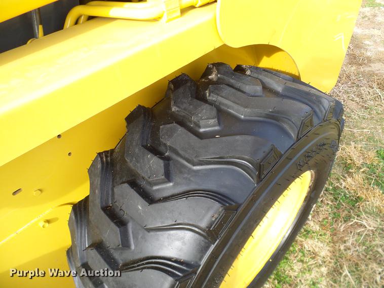 image for item DD1481 2005 Gehl 4840E skid steer