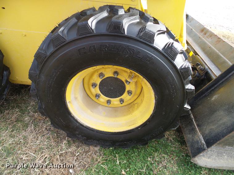 image for item DD1481 2005 Gehl 4840E skid steer