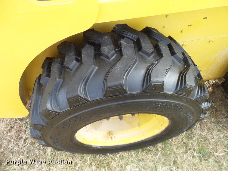 image for item DD1481 2005 Gehl 4840E skid steer