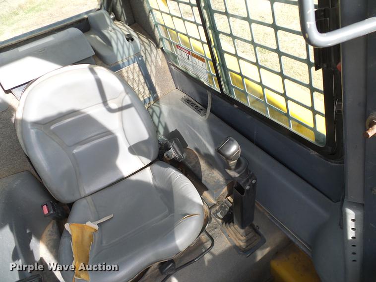 image for item DD1482 2008 Gehl 4840E skid steer