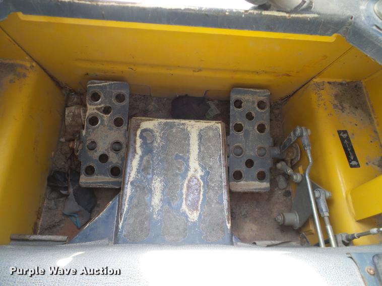 image for item DD1482 2008 Gehl 4840E skid steer