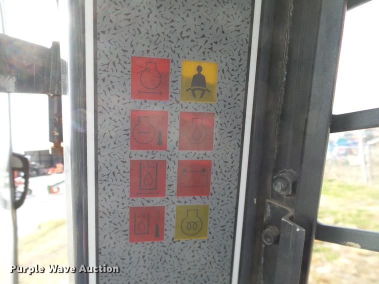 image for item DD1482 2008 Gehl 4840E skid steer