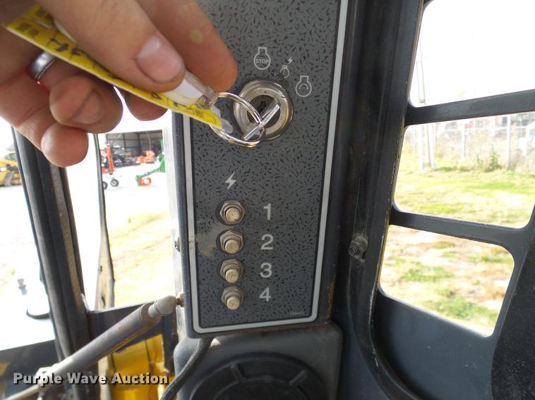 image for item DD1482 2008 Gehl 4840E skid steer