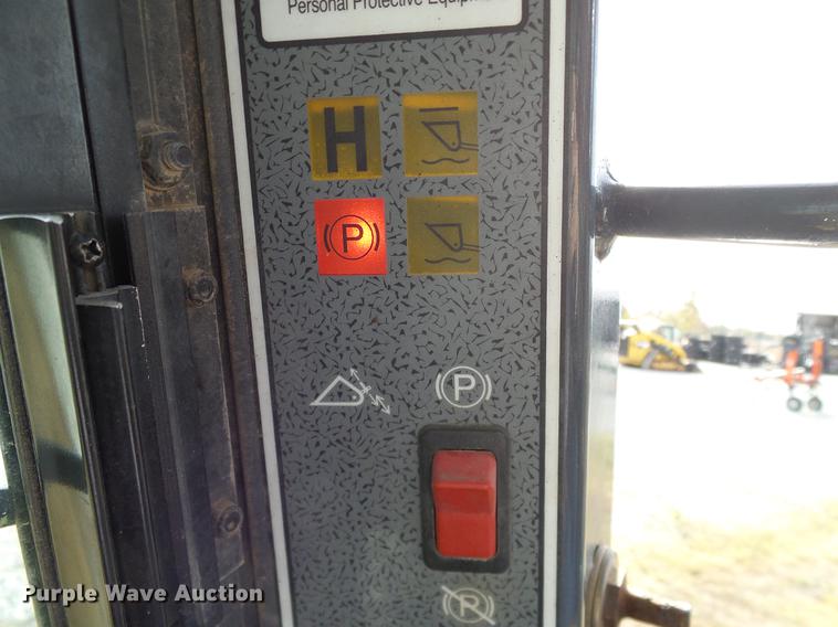image for item DD1482 2008 Gehl 4840E skid steer