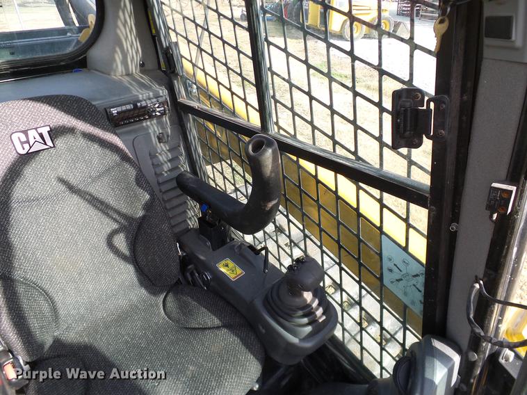 image for item DD1484 2015 Caterpillar 299D skid steer