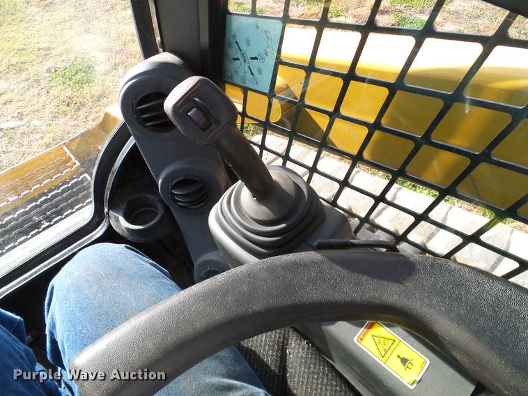 image for item DD1484 2015 Caterpillar 299D skid steer